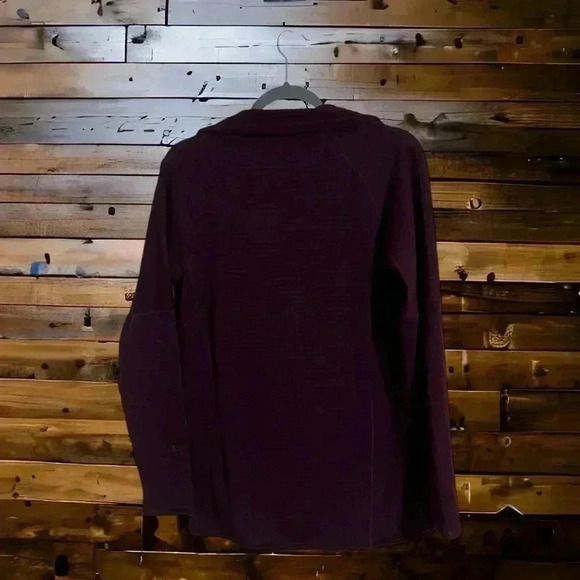 Patagonia Women,s R1 pullover - Picture 5 of 6